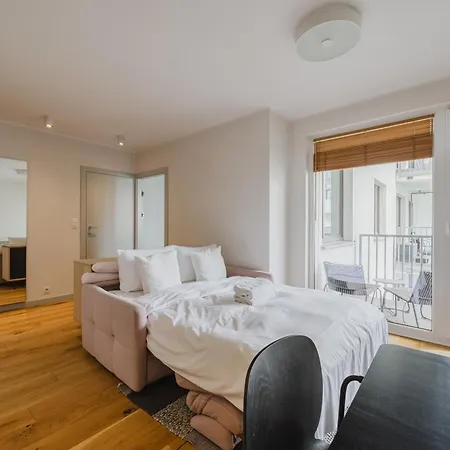 Wilda Chic By Bookinghost *