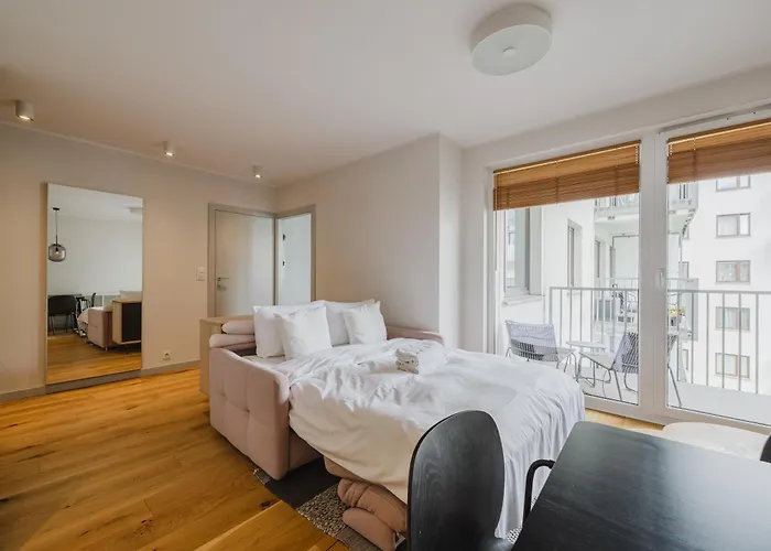 Wilda Chic By Bookinghost *