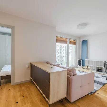 Wilda Chic By Bookinghost *